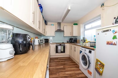 Flat Cossington Road in Canterbury