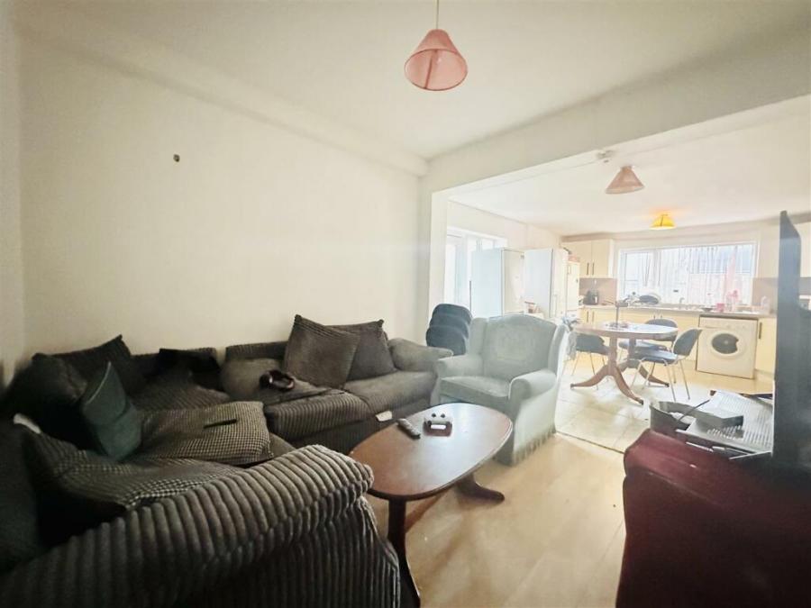 Room Harlaxton Drive in Nottingham