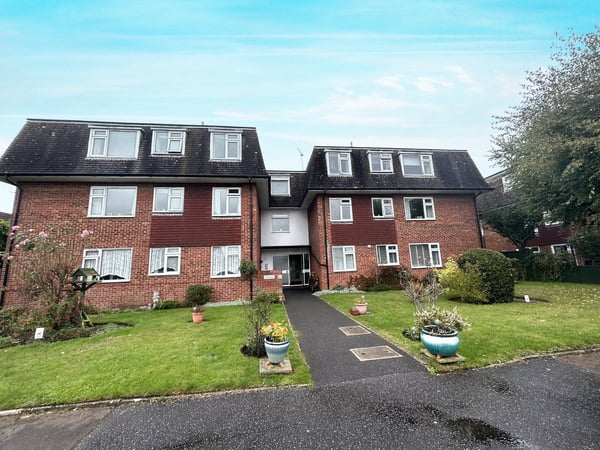 Flat Leigh Road in Wimborne Minster