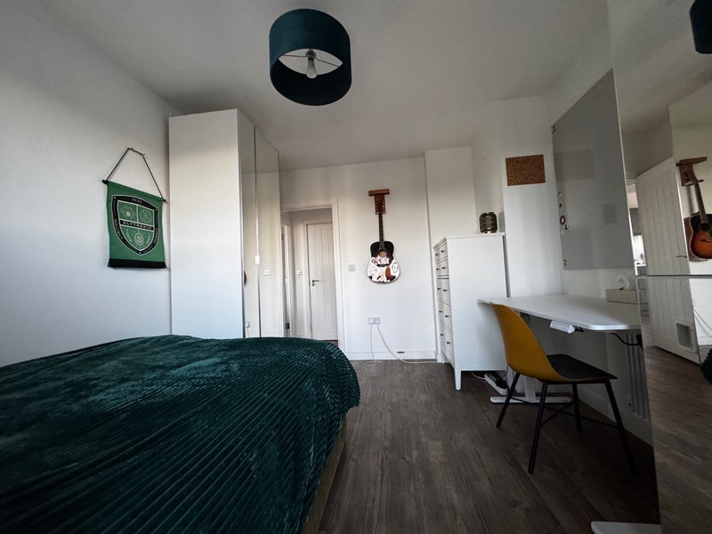 Room Mitcham Road in Greater London