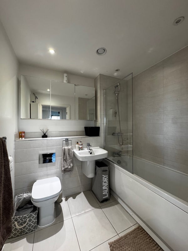 Room Mitcham Road in Greater London