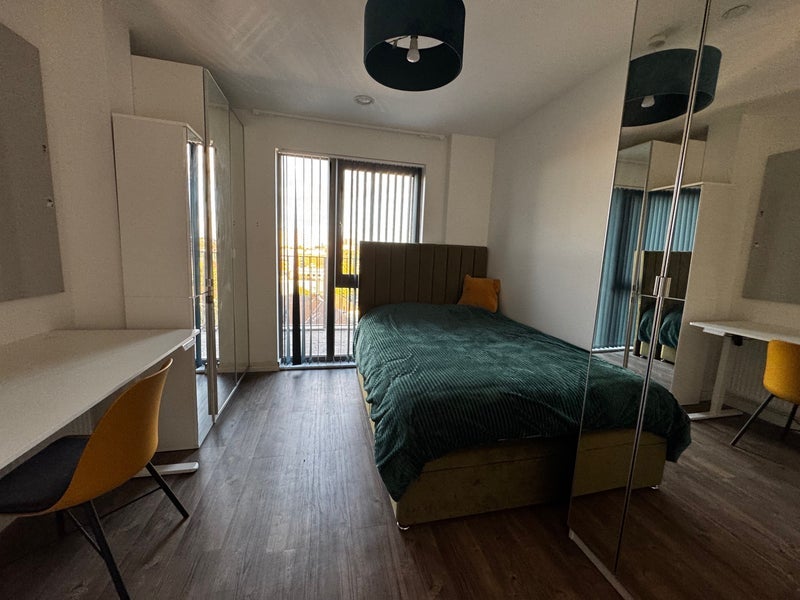 Room Mitcham Road in Greater London