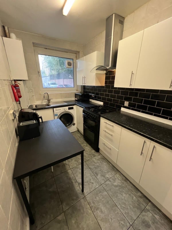 Room Devas Street in Greater London