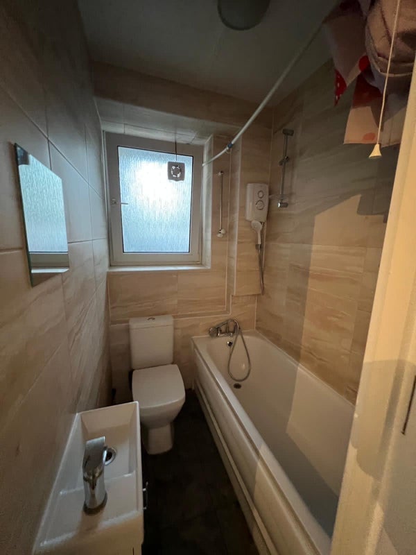 Room Devas Street in Greater London