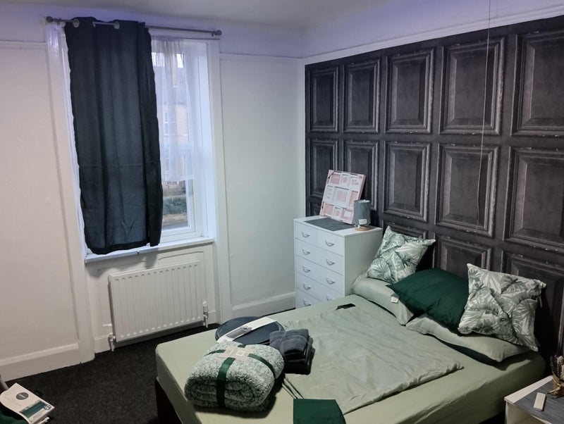 Room Merton Road in Bradford