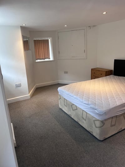 Flat Egerton Road in Greater London