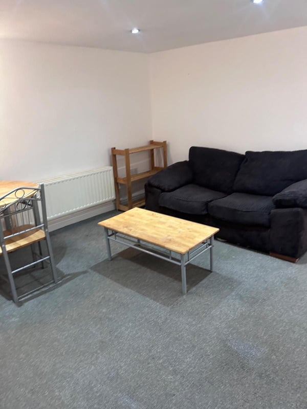 Flat Egerton Road in Greater London