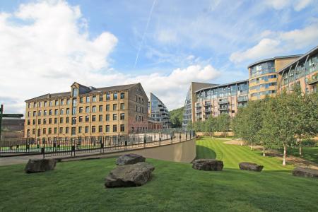 Flat Salts Mill Road in Bradford