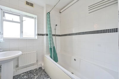 Flat Moffat Court in Greater London