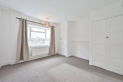 Flat Moffat Court in Greater London