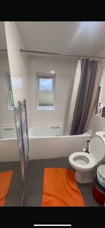 Room Ollgar Close in Greater London