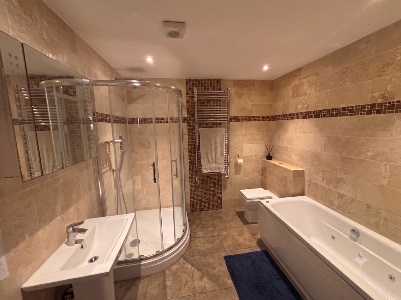 Flat Swakeleys Road in Greater London