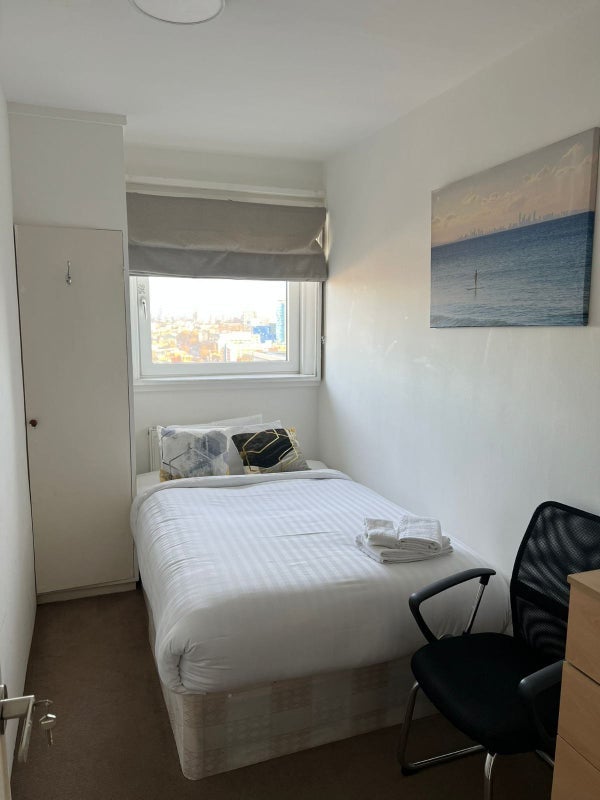 Room Toynbee Street in Greater London
