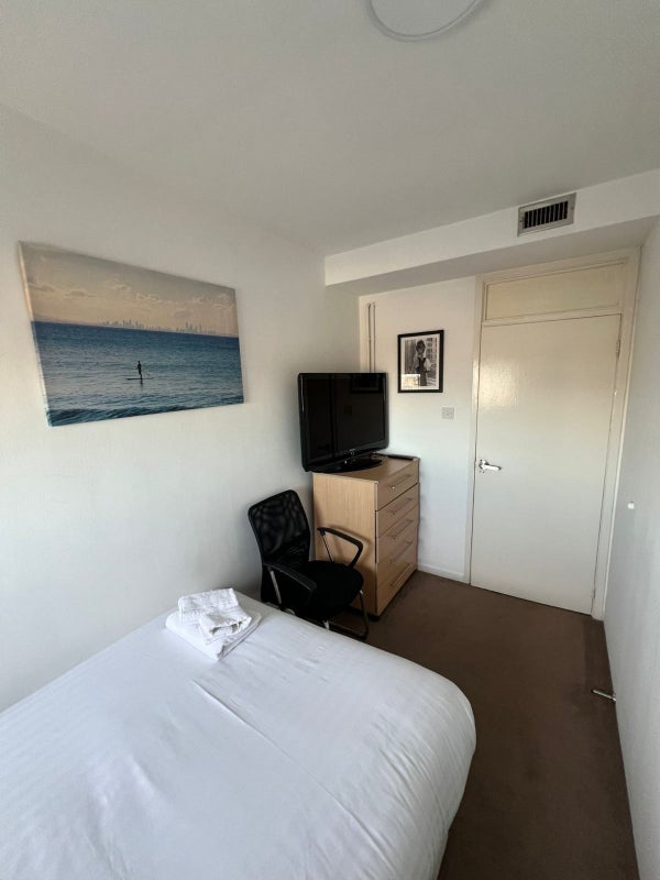 Room Toynbee Street in Greater London