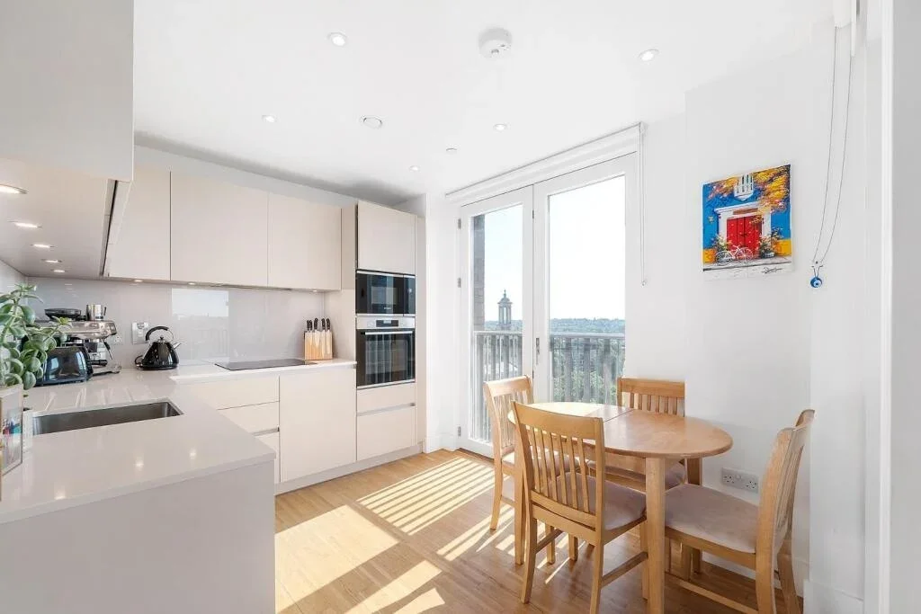 Flat Brixton Hill in Greater London