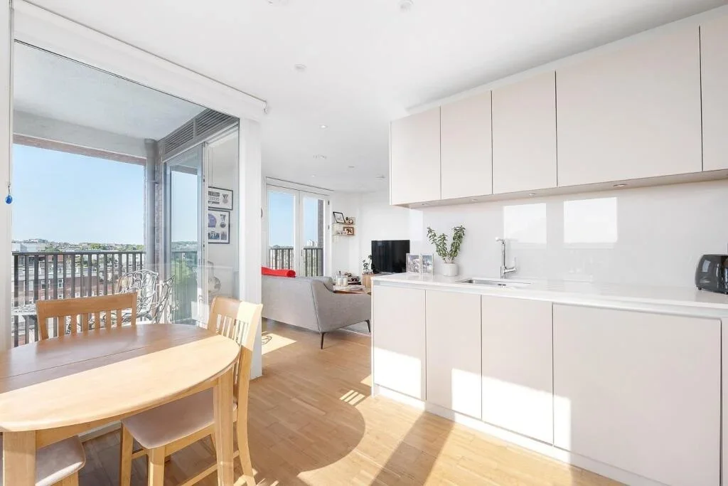 Flat Brixton Hill in Greater London