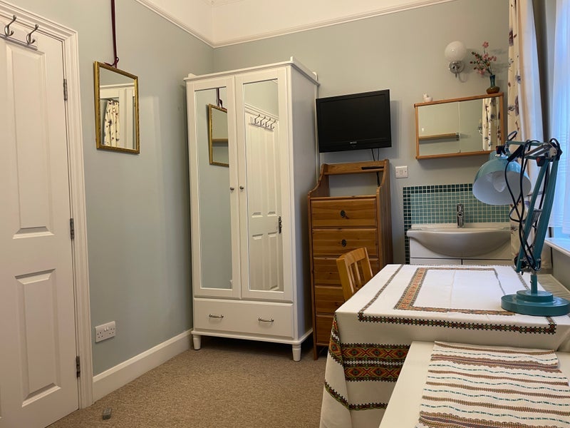 Room Frithville Gardens in Greater London