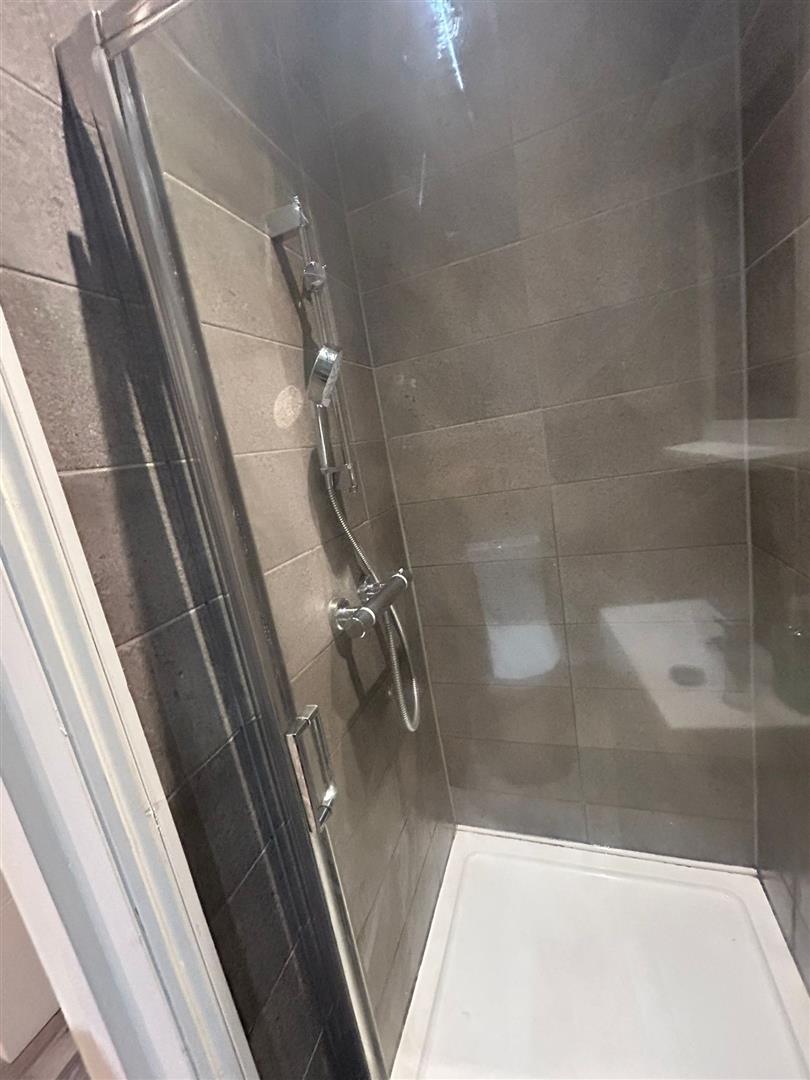 Room Fremantle Road in Greater London