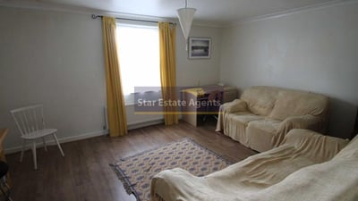 Flat Kingston Lane in Greater London
