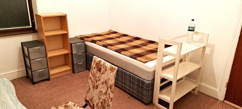 Room Calderon Road in Greater London