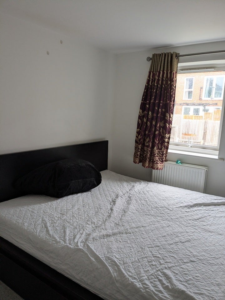 Room Oakes Crescent in Dartford