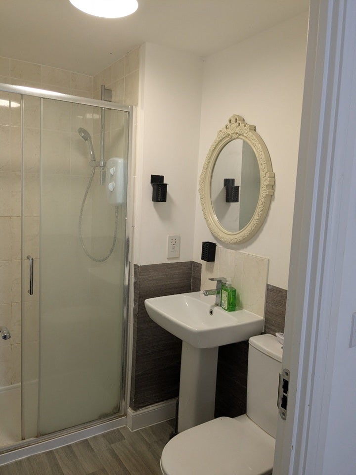 Room Oakes Crescent in Dartford