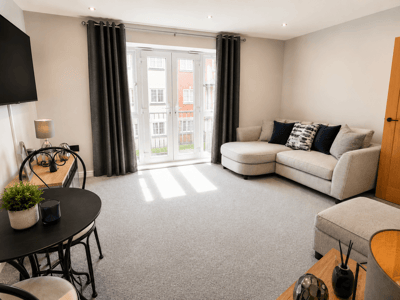 Flat Philmont Court in Coventry