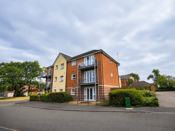 Flat Philmont Court in Coventry