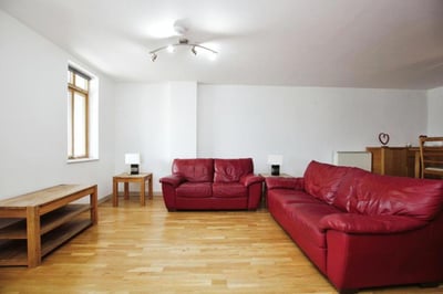 Flat St James' Barton in Bristol