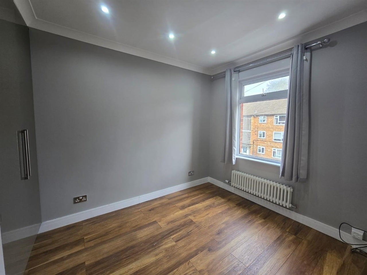 Flat Parkdale Road in Greater London