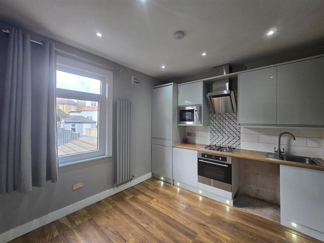 Flat Parkdale Road in Greater London