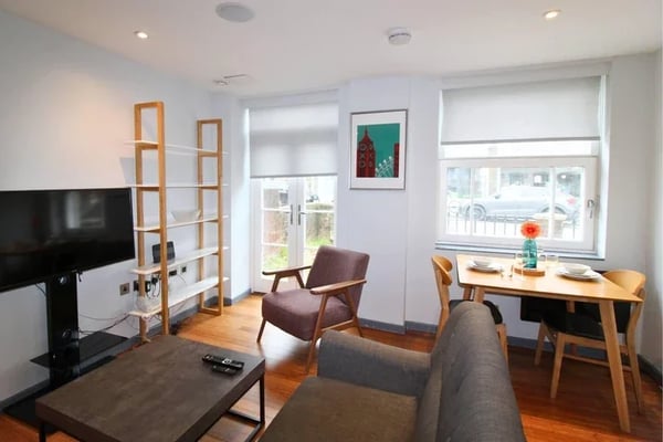 Flat Sheen Park in Greater London