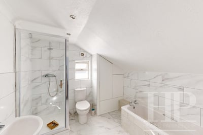 Room Balcombe Road in Reigate and Banstead