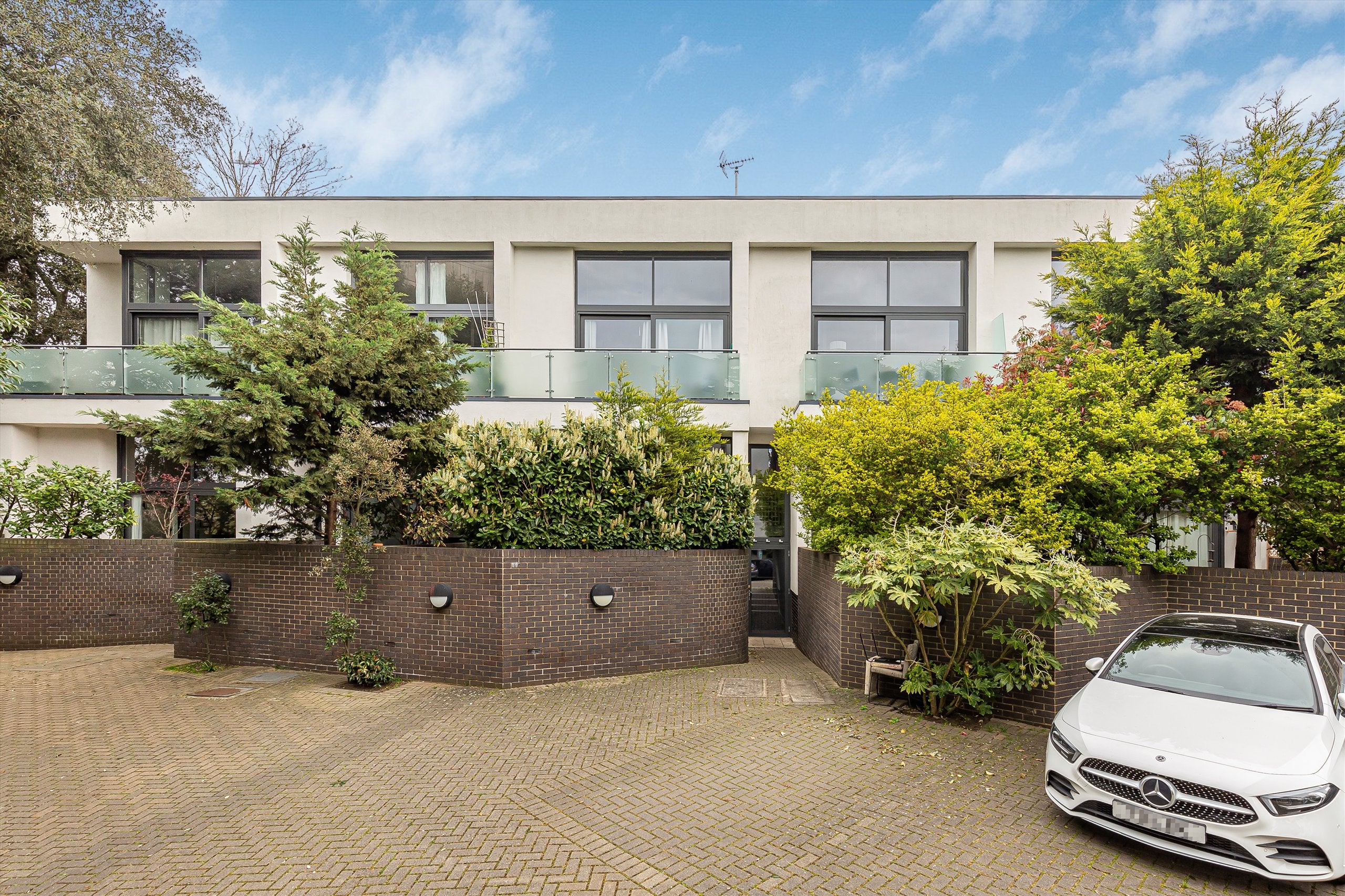Flat Clarence Lane in Greater London