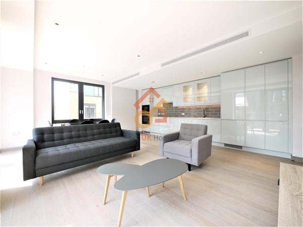 Flat Drapers Yard in Greater London