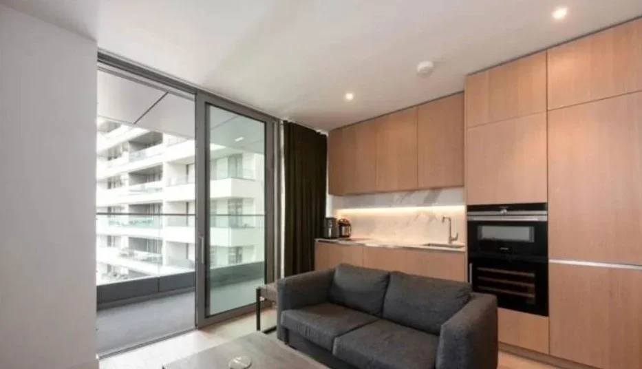 Flat Park Drive in Greater London
