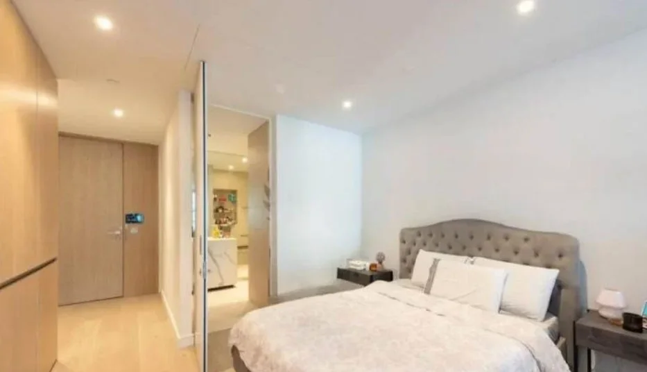 Flat Park Drive in Greater London