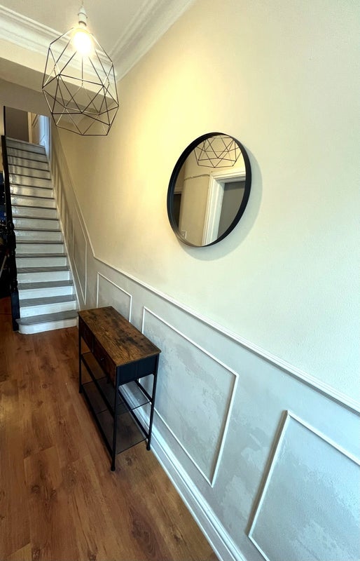 Room Manor Road in Greater London