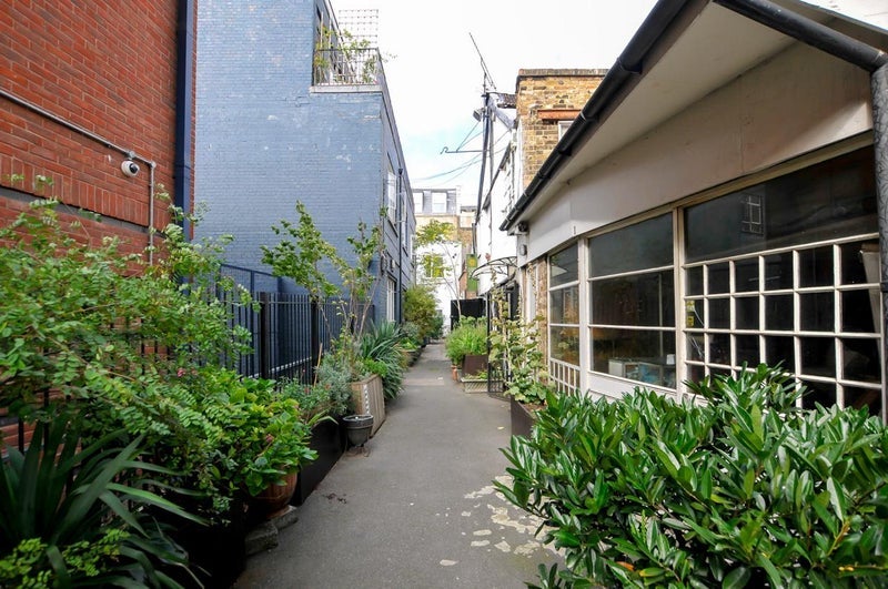 Room Nimrod Passage in Greater London