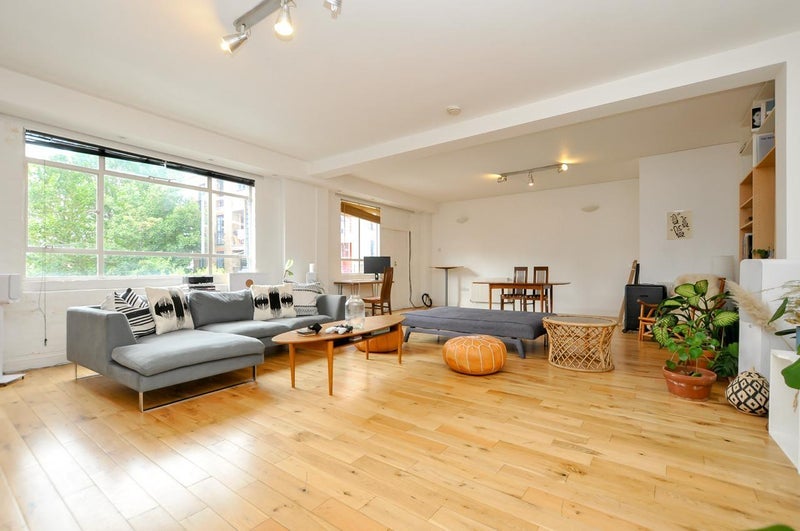 Room Nimrod Passage in Greater London