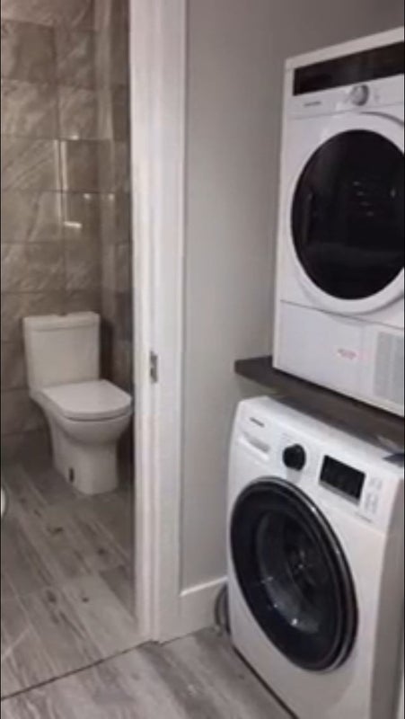 Room Woodfield Road in Crawley