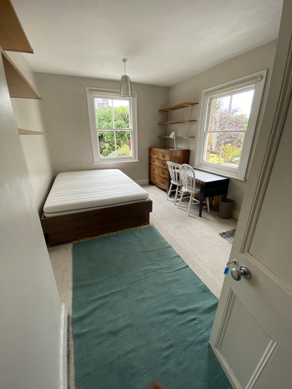 Room Swallowfield Road in Greater London