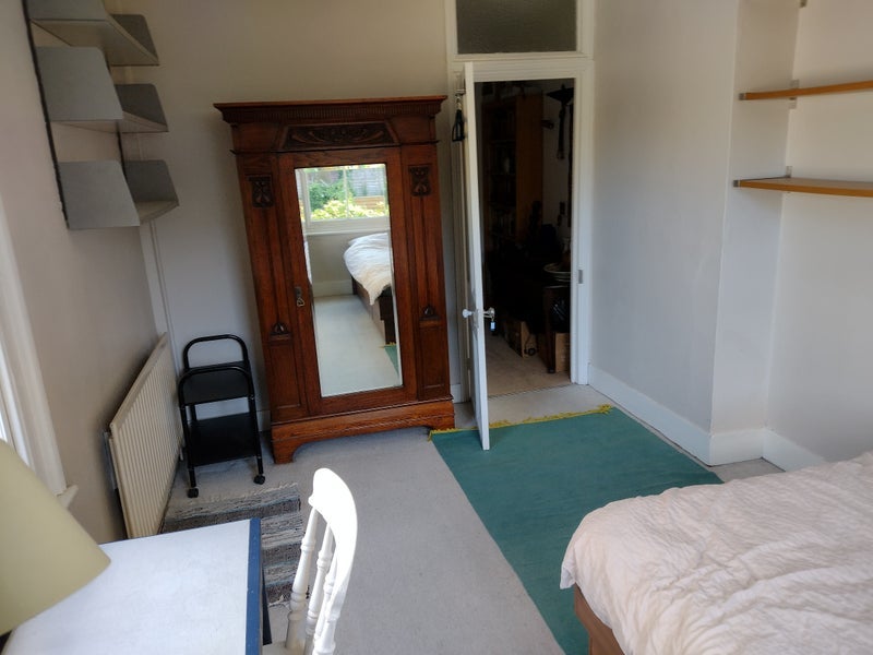 Room Swallowfield Road in Greater London