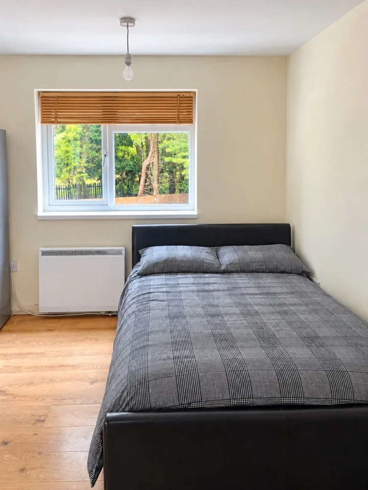 Flat West Way in Greater London