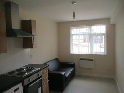 Flat Uxbridge Road in Greater London