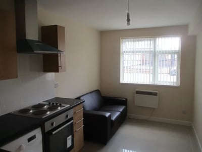 Flat Uxbridge Road in Greater London