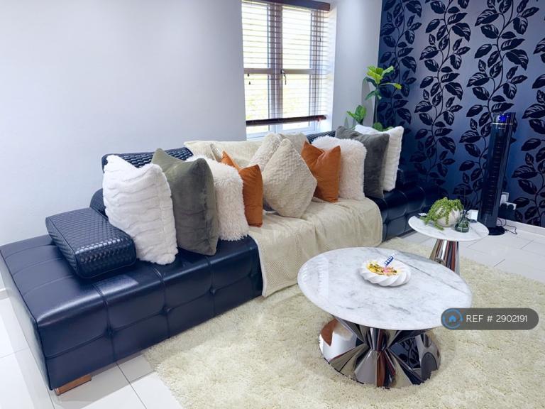 Flat Stubbs Drive in Greater London