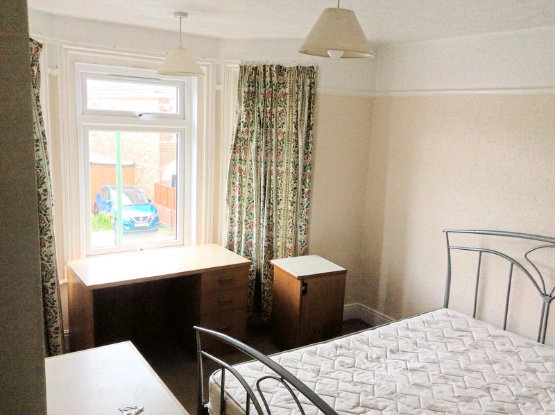 Room Evelyn Road in Bournemouth