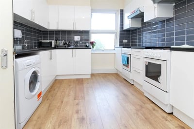 Room Langham Road in Greater London