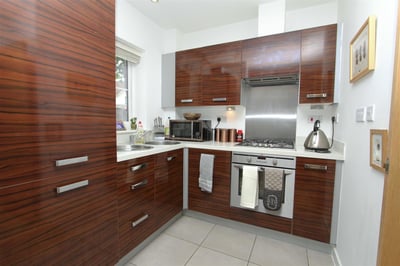 Flat Horseshoe Drive in Greater London